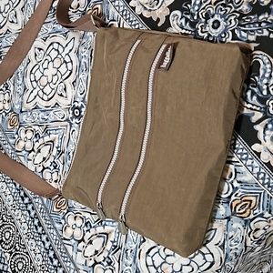 Baggallini cross body purse